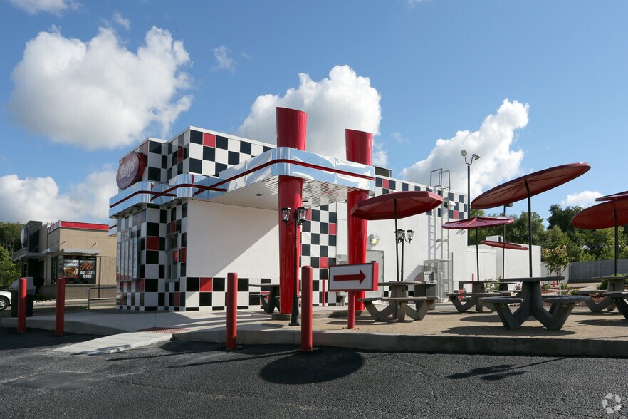 More Photos Of 3000 Cleveland Ave NW, Canton Freestanding For Lease