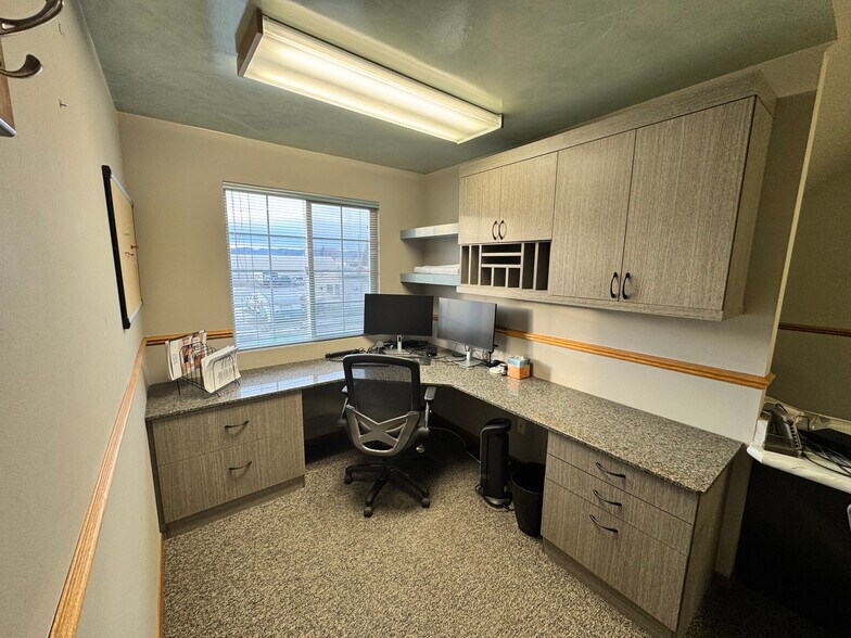 More Photos Of 160 Kelly Rd, Kalispell Flex For Lease