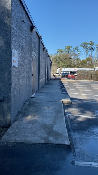 More Photos Of 6532 Beach Blvd, Jacksonville Freestanding For Sale