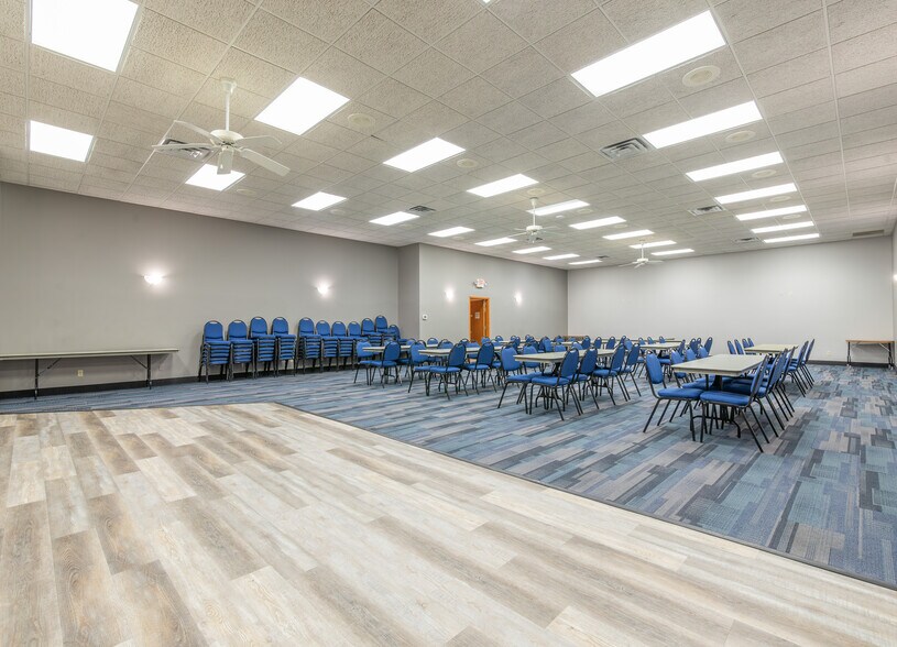 More Photos Of 210 W Spring St, Freeport Office For Sale