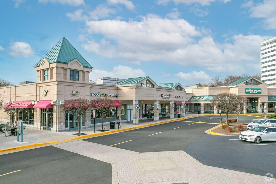 More Photos Of 11648-11694 Plaza America Dr, Reston Storefront For Lease