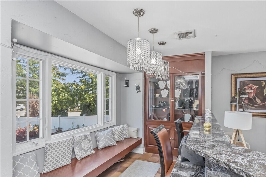 More Photos Of 774 Townline Rd, Hauppauge Research And Development For Sale