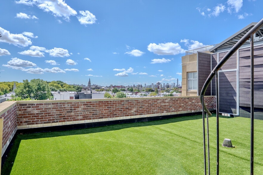 More Photos Of 231 Norman Ave, Brooklyn Apartments For Lease