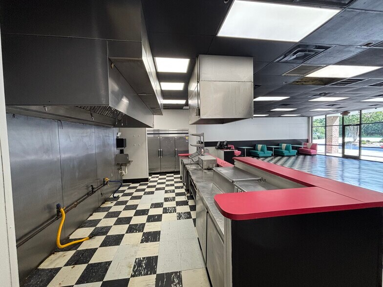 More Photos Of 6001 Castle Hayne Rd, Castle Hayne General Retail For Lease