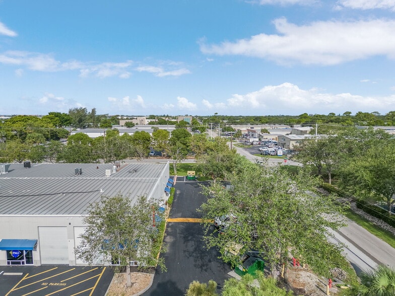 More Photos Of 4110 Enterprise Ave, Naples Unknown For Lease