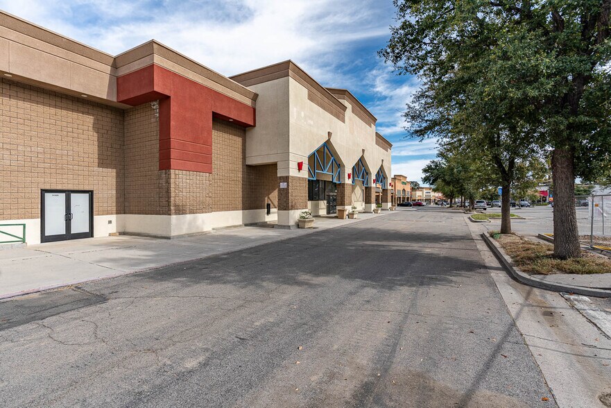 More Photos Of 31884-31940 Castaic Rd, Castaic Unknown For Lease