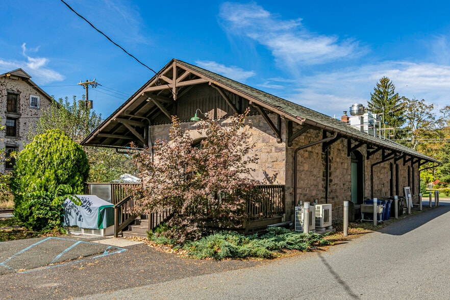 More Photos Of 2 Bridge St, Milford Restaurant For Sale