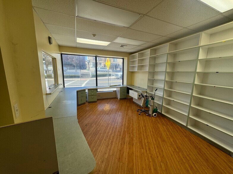 More Photos Of 634 Anderson Ave, Cliffside Park Office For Lease