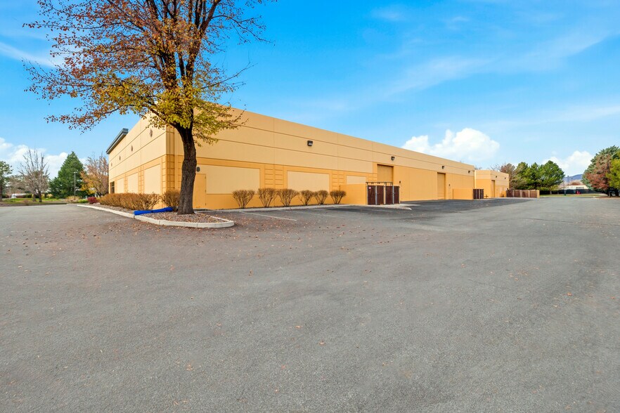 More Photos Of 1325 Capital Blvd, Reno Showroom For Sale