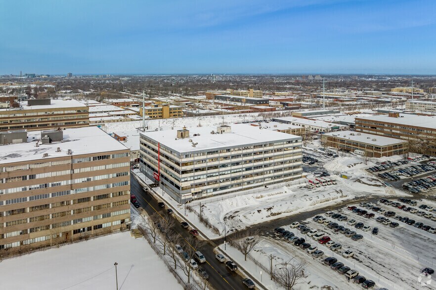 More Photos Of 9475 Rue Meilleur, Montréal Showroom For Lease