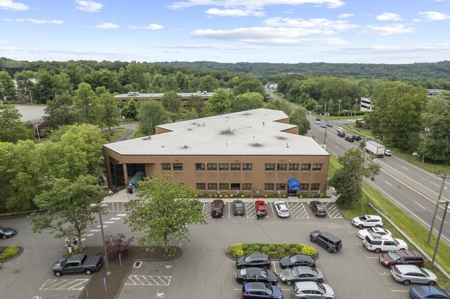 More Photos Of 15 Corporate Dr, Trumbull Medical For Lease
