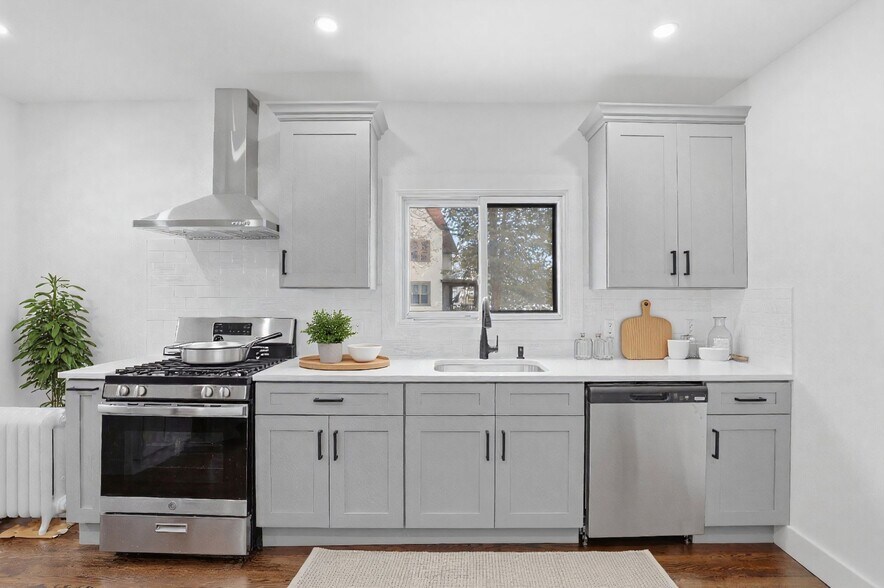 More Photos Of 25 Midland Ave, White Plains Specialty For Sale