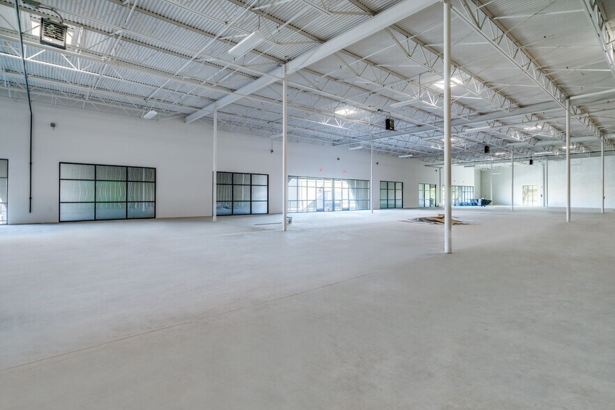 More Photos Of 1108 Quaker St, Dallas Showroom For Lease