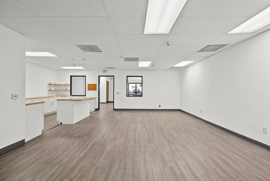 More Photos Of 9410 Topanga Canyon Blvd, Chatsworth Office For Lease