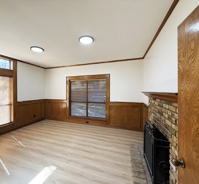 More Photos Of 304 Harwood Rd, Bedford Medical For Lease