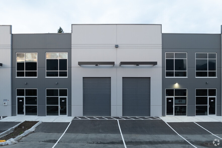 More Photos Of 7990 Lickman Rd, Chilliwack Warehouse For Lease