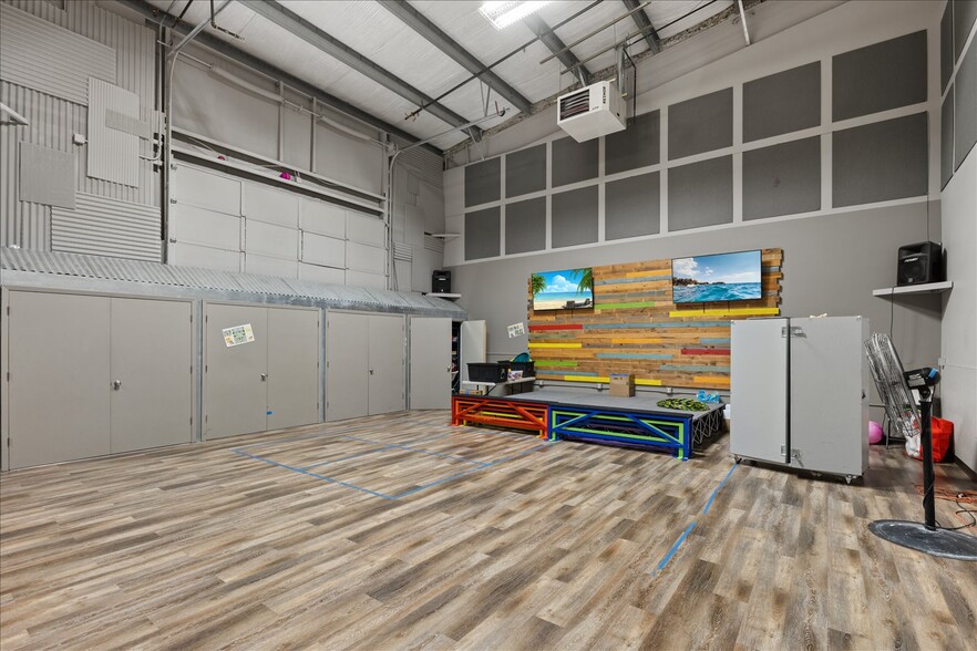 More Photos Of 18824 Smokey Point Blvd, Arlington Warehouse For Sale