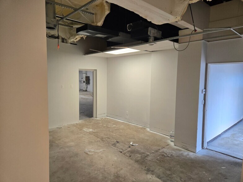 More Photos Of 608 E 10 Mile Rd, Hazel Park Warehouse For Lease