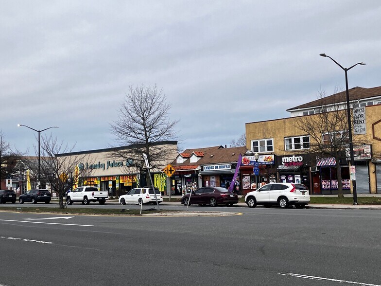 More Photos Of 28-40 E Suffolk Ave, Central Islip Office For Lease