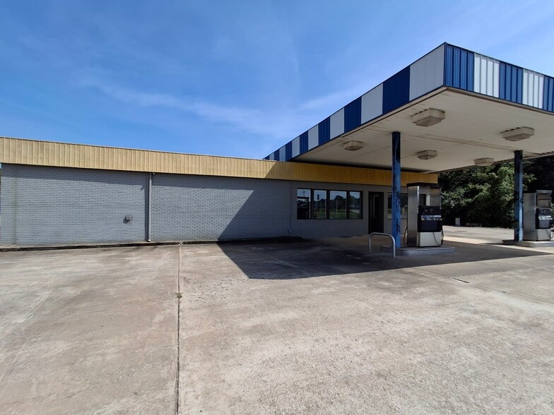 More Photos Of 28 AR-62, Ash Flat Service Station For Lease