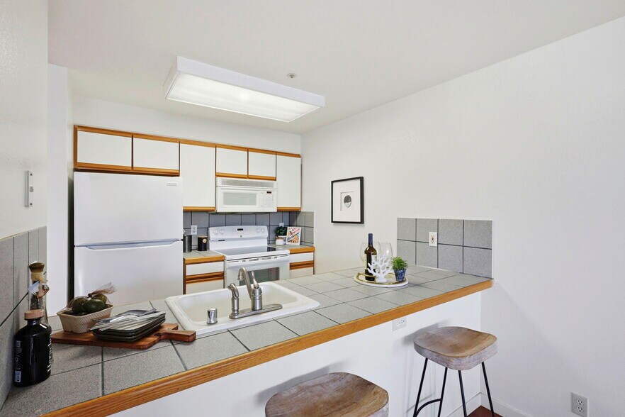 More Photos Of 1678 Wallace Ave, San Francisco Specialty For Sale