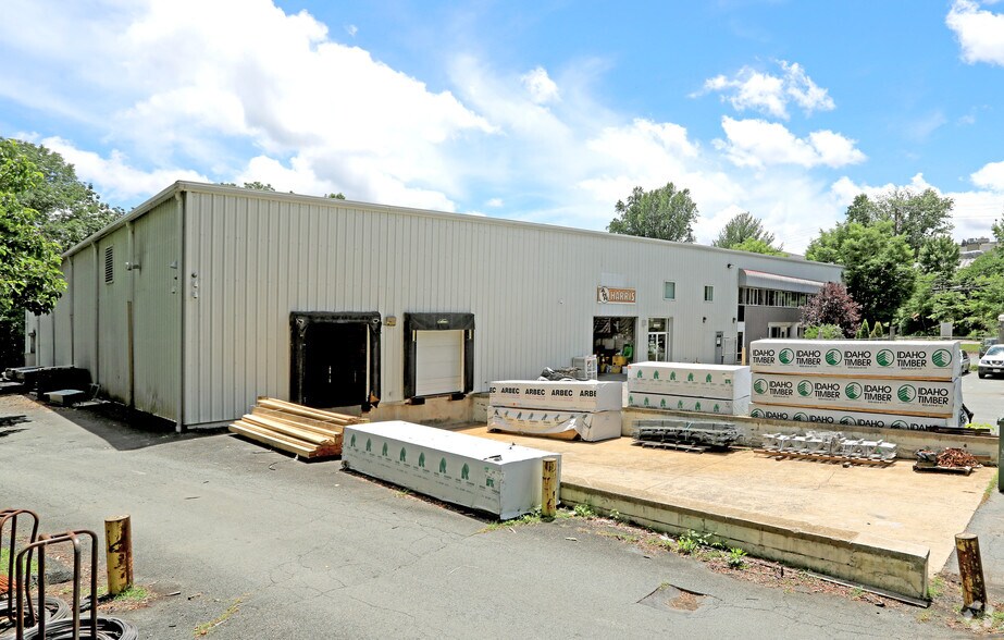 More Photos Of 1215 E Market St, Charlottesville Flex For Lease