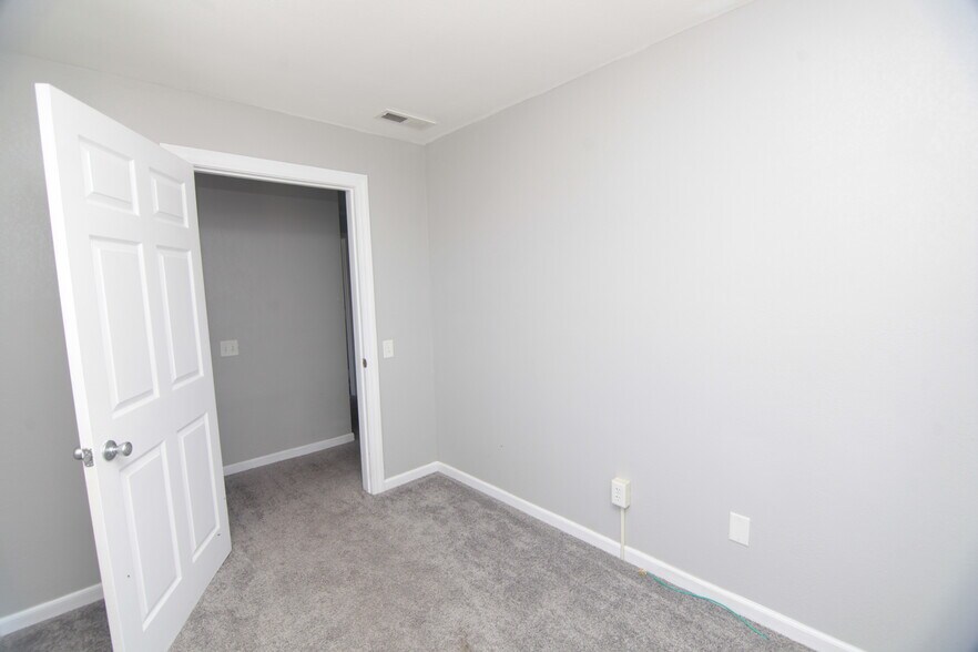 More Photos Of 124 3rd Ave W, Milan Office For Lease