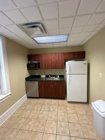 More Photos Of 1417 Stuart Engals Blvd, Mount Pleasant Medical For Lease