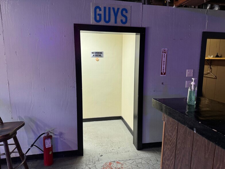 More Photos Of 3080 W State St, Bristol Bar For Sale