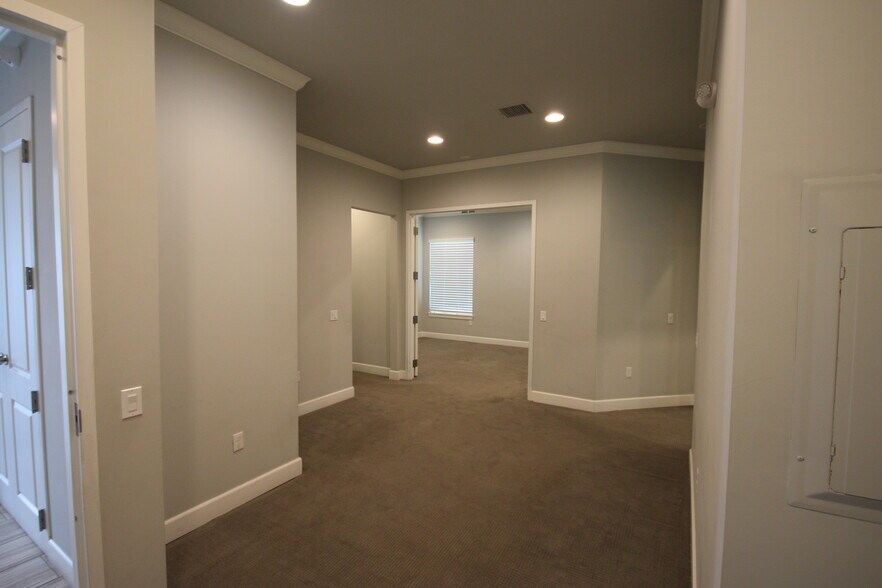 More Photos Of 7806 E 108th St S, Tulsa Office For Lease