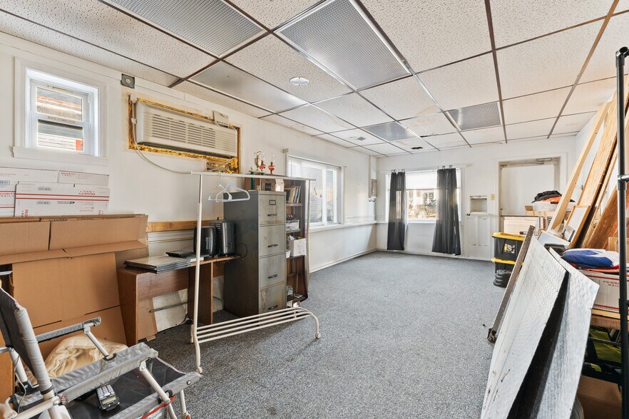 More Photos Of 237 W Main St, Williamsburg Restaurant For Sale