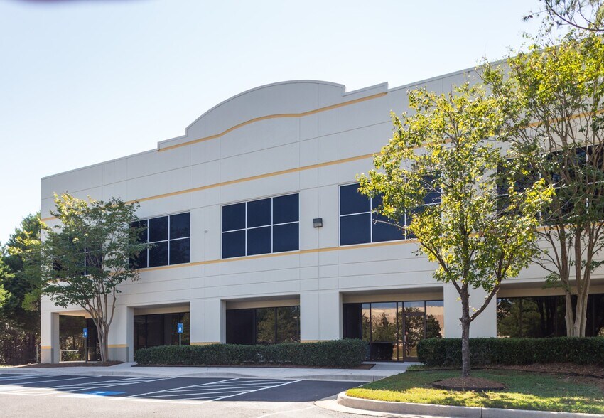 More Photos Of 237 Greenwood Industrial Ct, McDonough Distribution For Lease