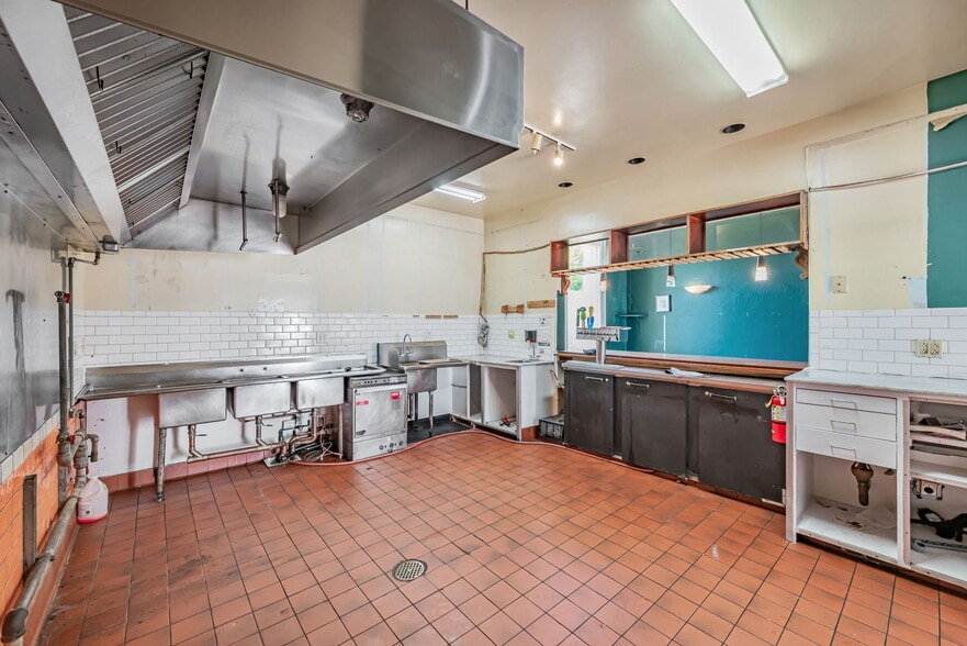 More Photos Of 408-412 Cortland Ave, San Francisco Storefront Retail Residential For Lease