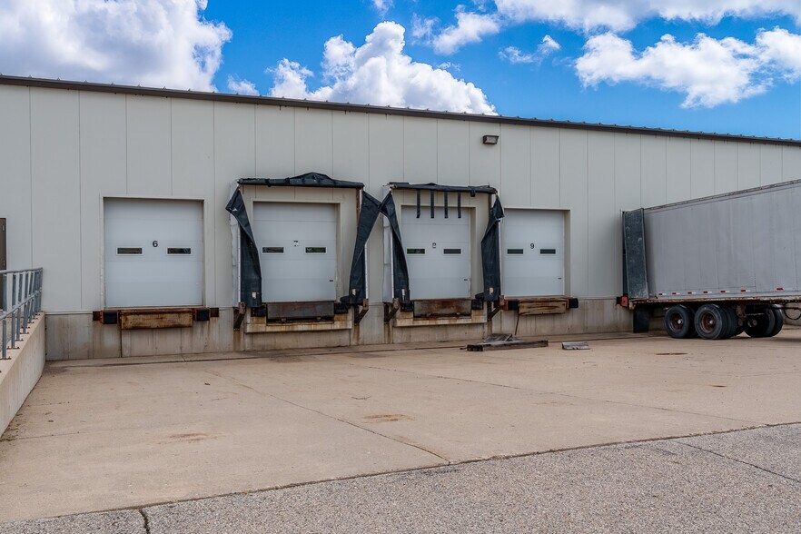 More Photos Of 621 Gateway Dr, Milton Manufacturing For Lease