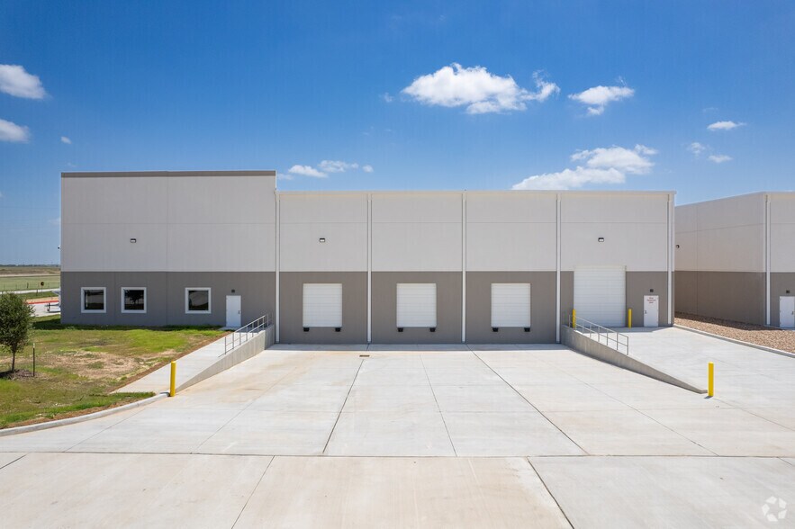 Primary Photo Of 2270 Twinwood Pky, Brookshire Unknown For Lease