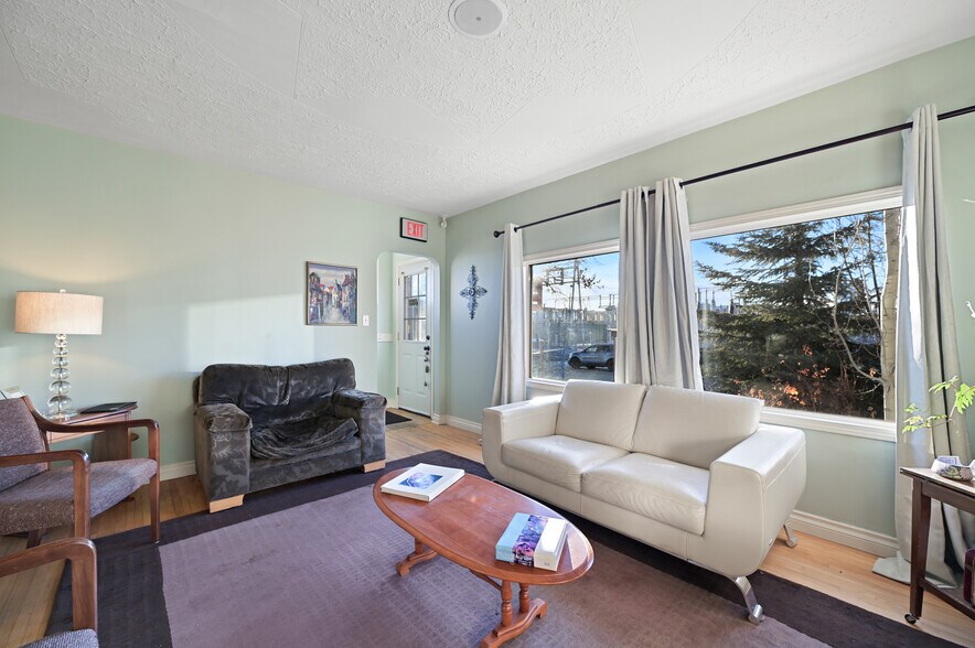 More Photos Of 132 17 Avenue NW, Calgary Office For Sale