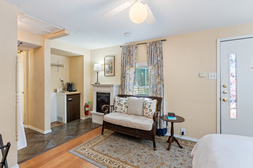 More Photos Of 5 Ojo St, Eureka Springs Hospitality For Sale
