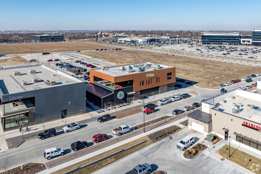 More Photos Of 114-118 N 145th St, Omaha General Retail For Sale