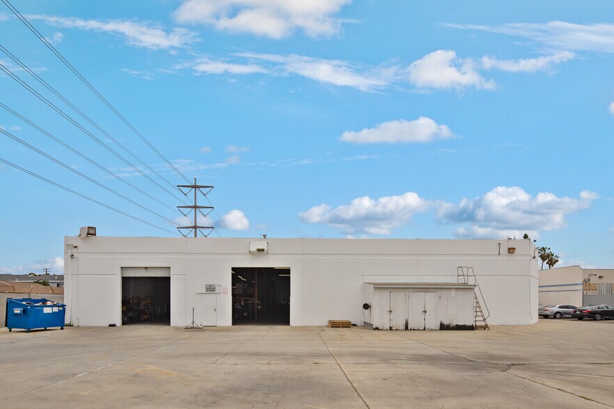 More Photos Of 2602 Halladay St, Santa Ana Warehouse For Sale