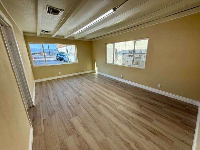 More Photos Of 2039 W Bonanza Rd, Las Vegas Flex For Lease