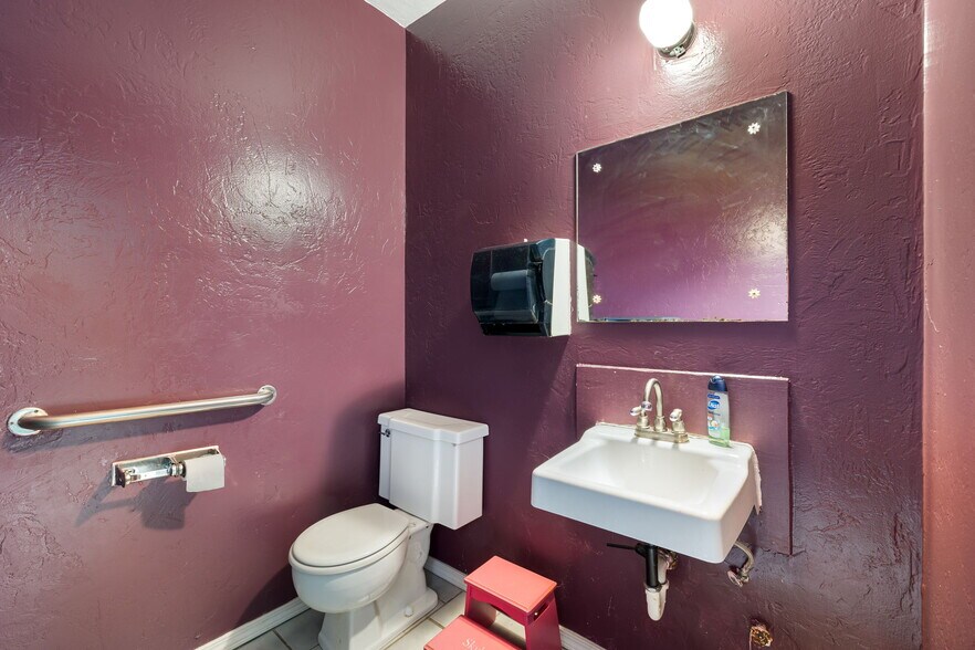 More Photos Of 1419 W London St, El Reno Religious Facility For Sale