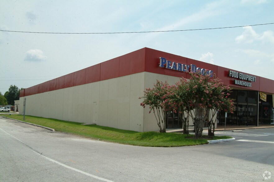 More Photos Of 7000 North Fwy, Houston Storefront For Lease
