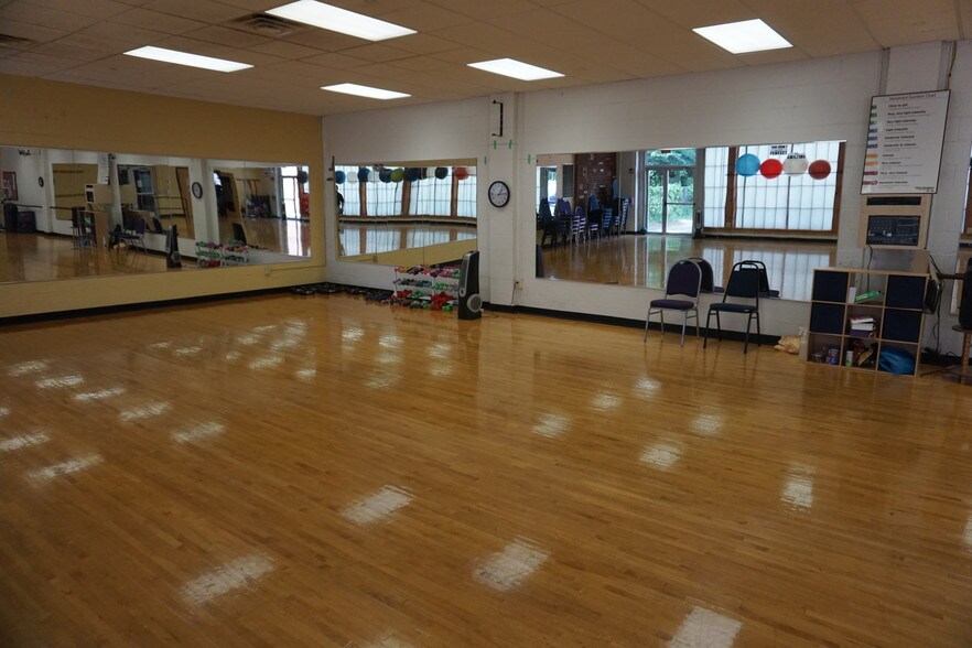 More Photos Of 11817 Frankstown Rd, Pittsburgh Health Club For Sale