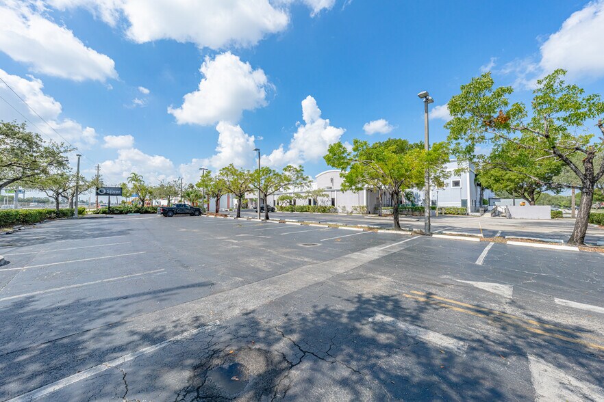 More Photos Of 2850 Greene St, Hollywood Light Manufacturing For Lease