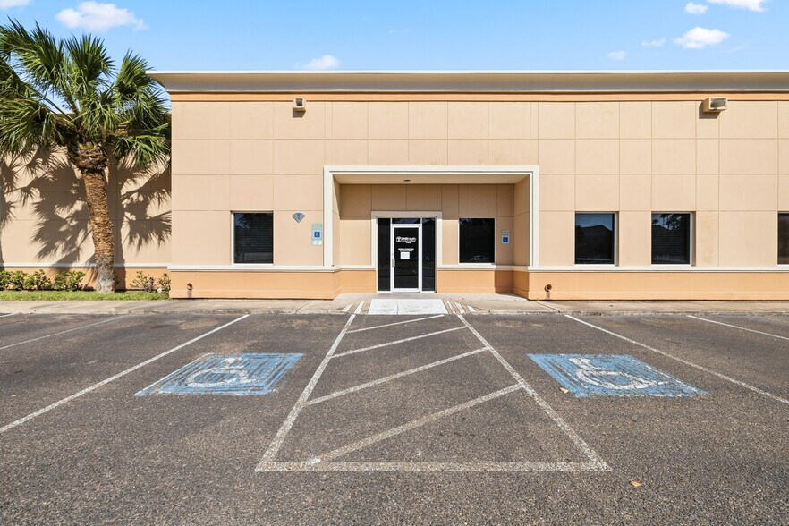 More Photos Of 2101 S Cynthia St, McAllen Medical For Lease