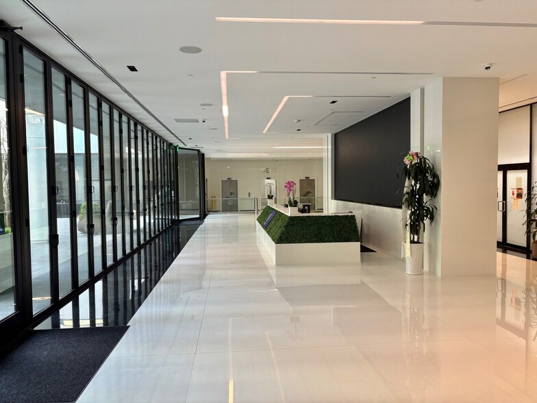 More Photos Of 5200 W Century Blvd, Los Angeles Office For Lease