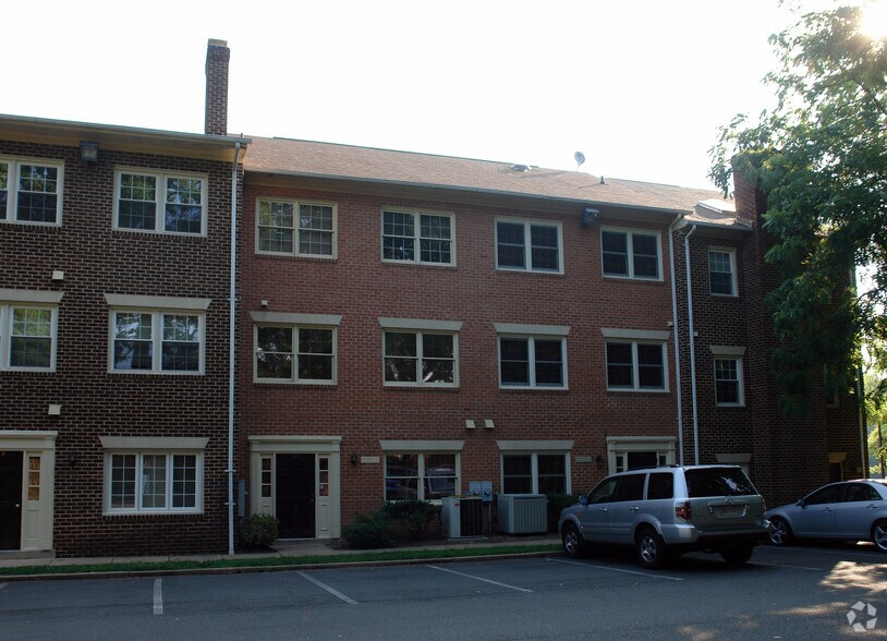 Primary Photo Of 121-123 Rowell Ct, Falls Church Office For Lease