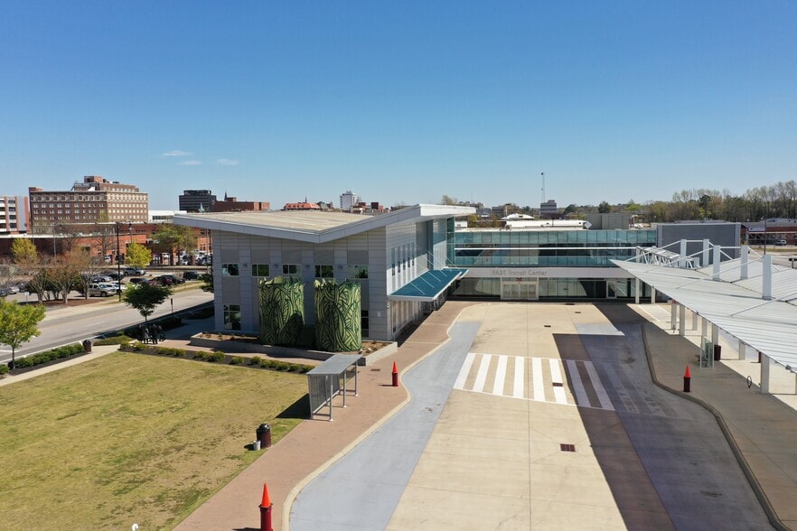 More Photos Of 505 Franklin St, Fayetteville Specialty For Lease