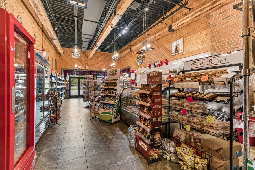 More Photos Of 3007 Commercial Way, Spring Hill Restaurant For Sale
