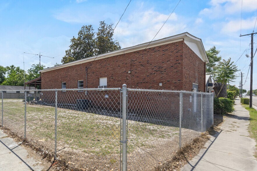 More Photos Of 1120 Dawson St, Wilmington Flex For Sale